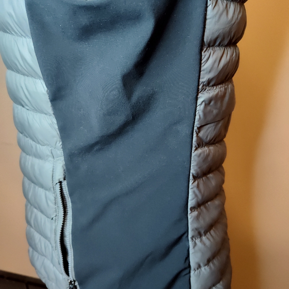 Columbia Woman's Full Zip Light Weight Puffer Vest Size Medium Black And Gray - Picture 3 of 10
